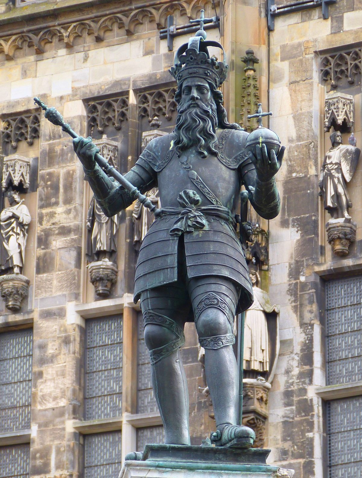 Aachen_Karl_der_Grosse_Statue%281%29