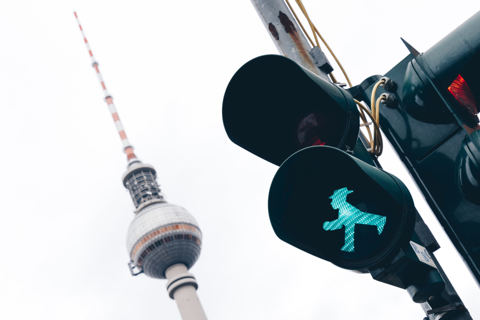 Berliner_Ampelmann_und_Fernsehturm_Alexanderplatz